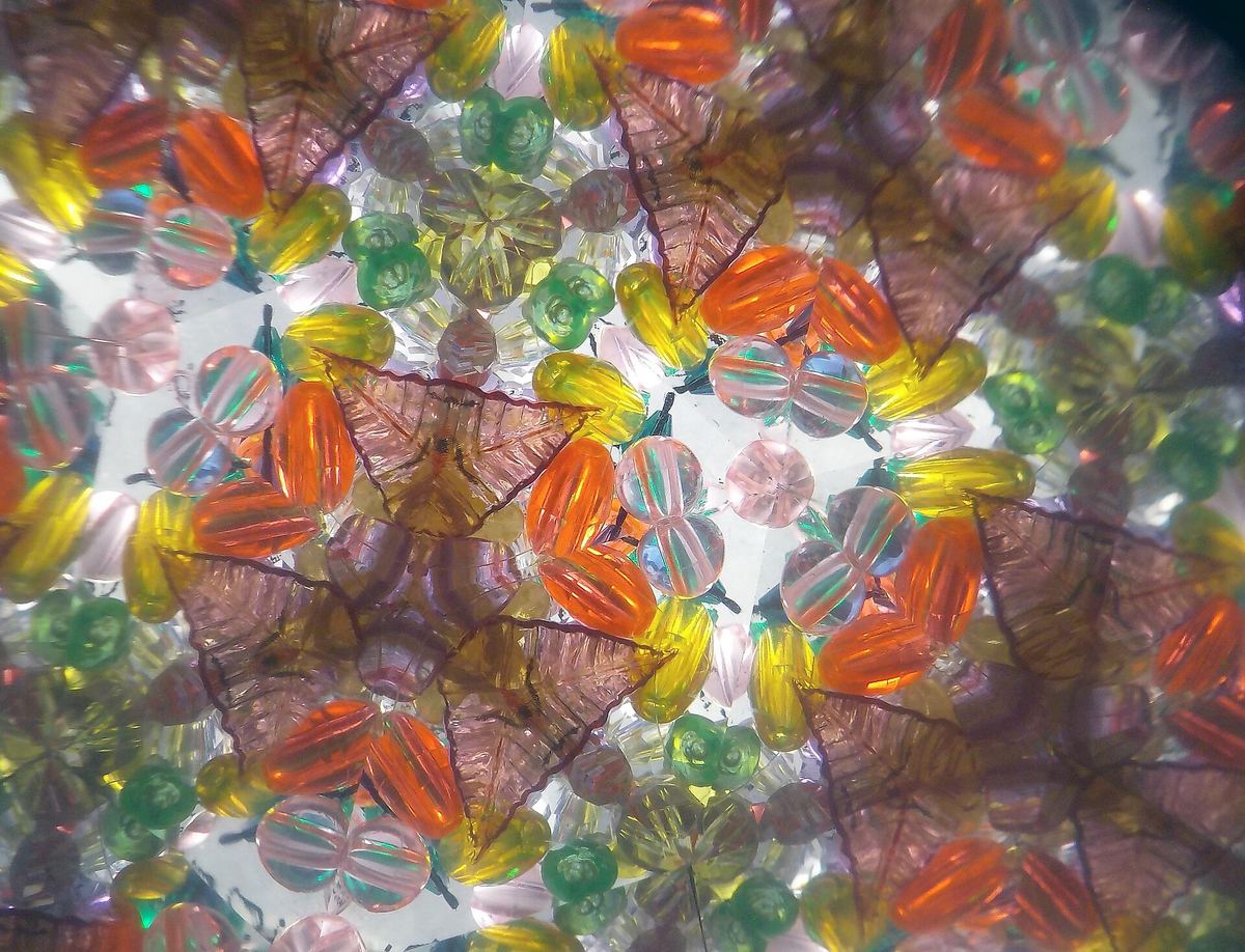 Vorbild Kaleidoskop: Die Farbordnung eines echten Bildes als Anregung fürs Ausmalen.